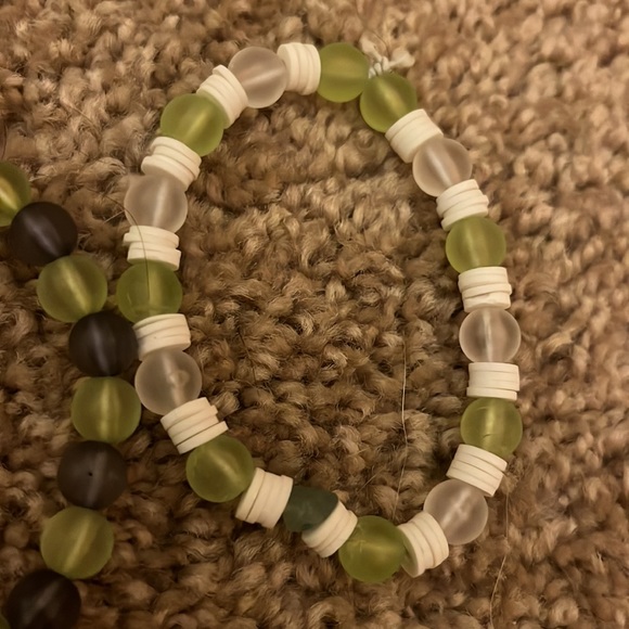 Two green bracelets - Picture 3 of 3